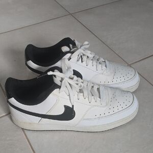 Nike White and Black Low-Top Leather Sneakers